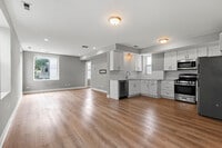 Building Photo - 3701 W Diversey Ave
