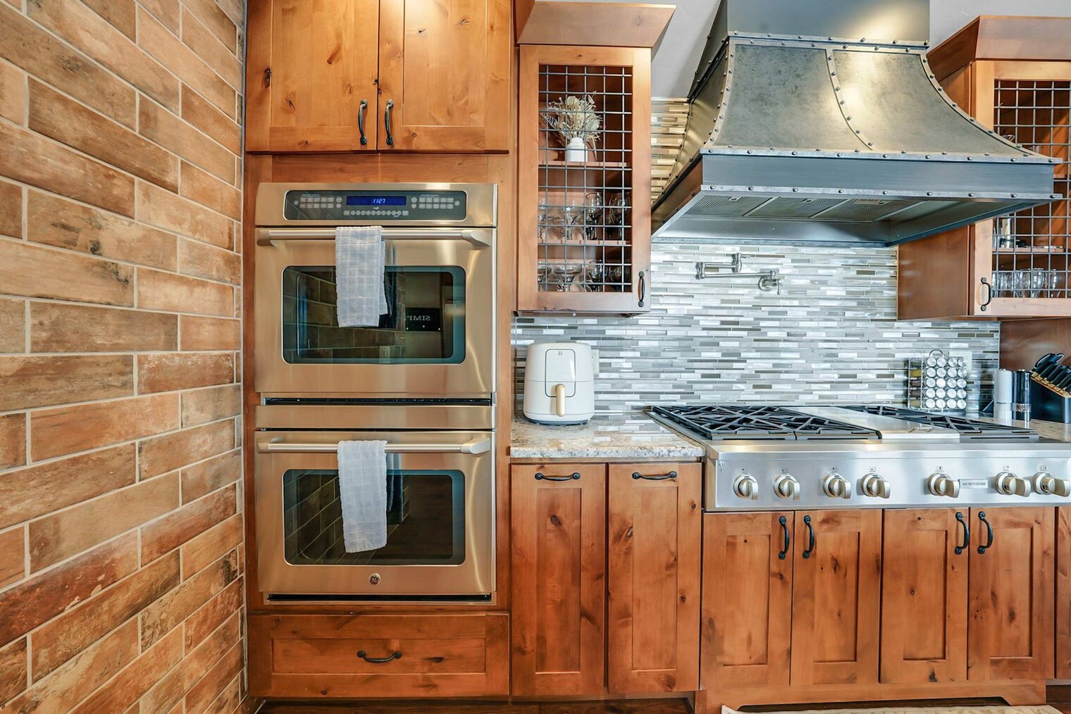 Building Photo - 201 Shady Ozark Ln