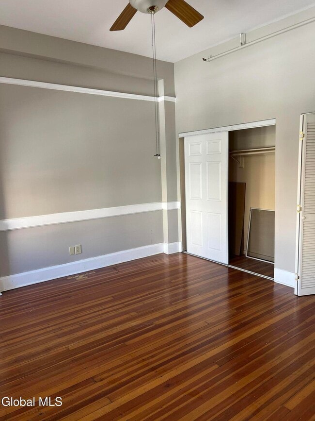 Building Photo - 5 Broadway