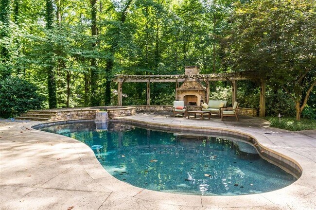 Building Photo - 565 River Chase Point
