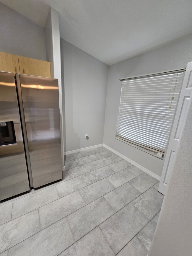 breakfast area w/ cupboard - 1125 N Carpenter Ave