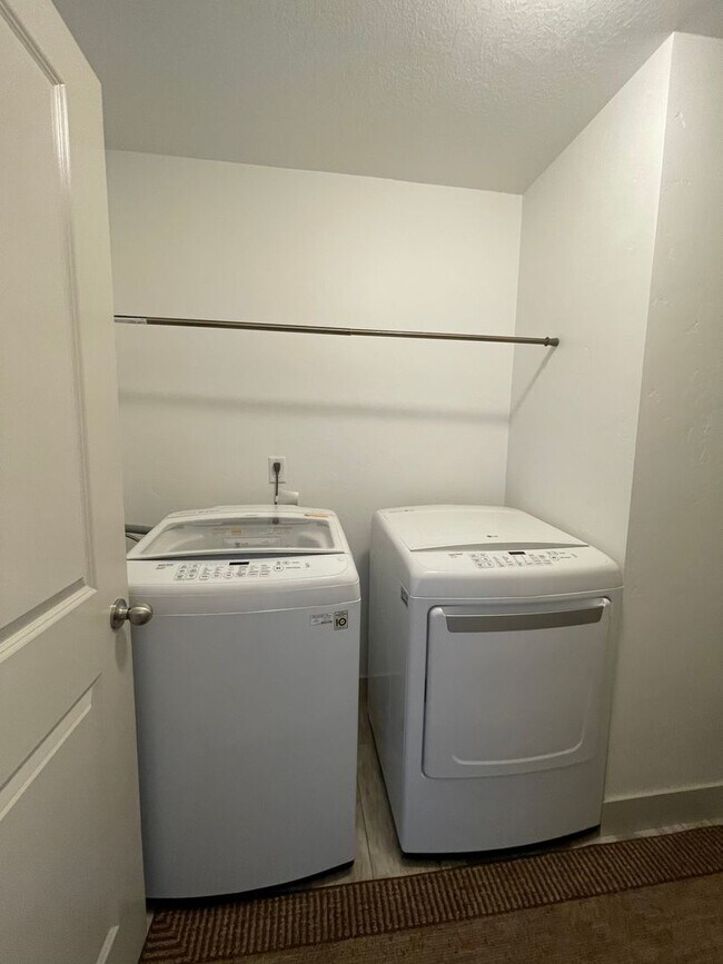 Building Photo - Beautiful 3 Bedroom In North Salt Lake