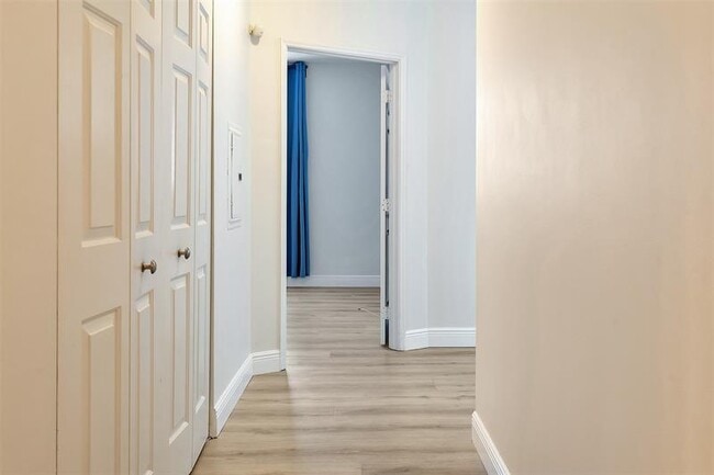 Building Photo - 2421 NE 65th St