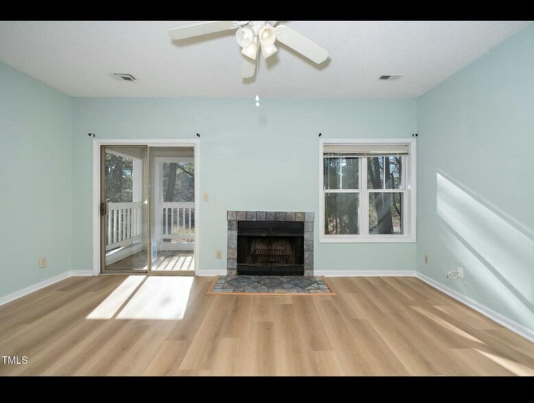 Building Photo - Room in Condo on Winterpointe Ln