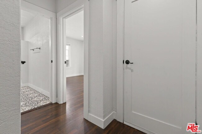 Building Photo - 1756 N La Brea Ave