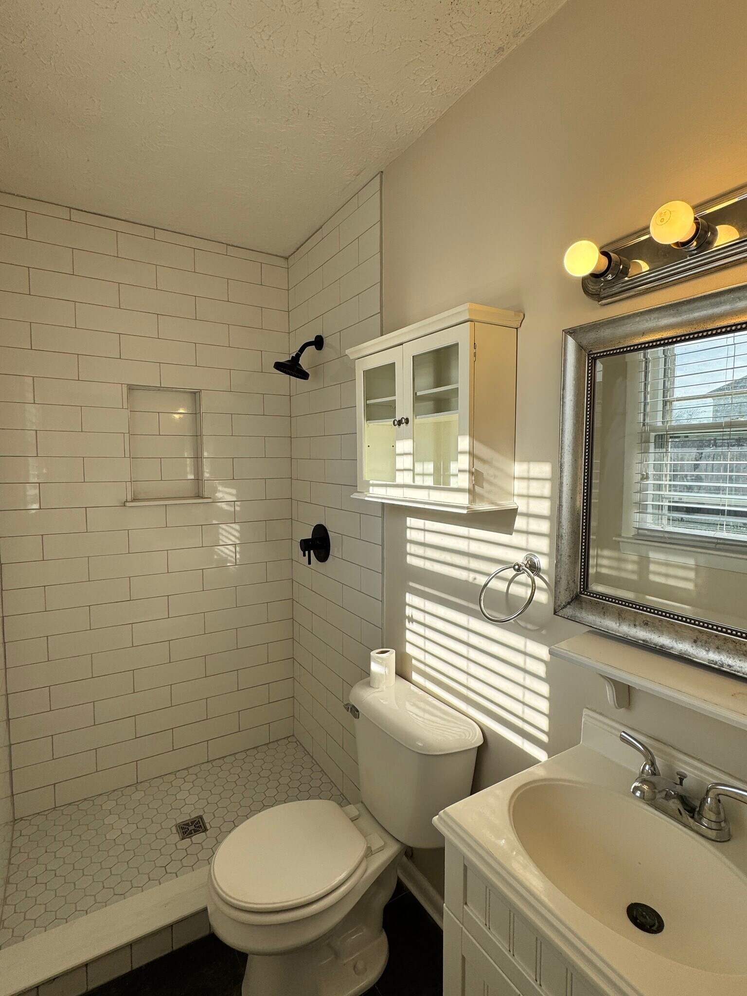 Building Photo - 308 E Tiverton Way