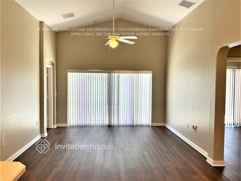 Building Photo - 102 Vine Dr