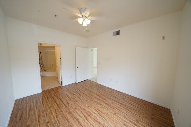 Building Photo - SHOWINGS AVAILABLE NOW