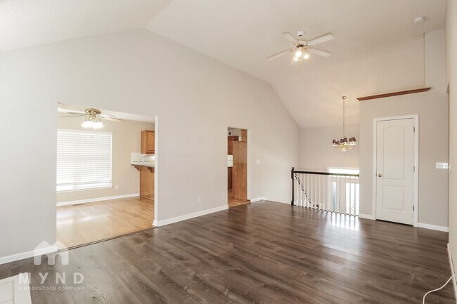 Building Photo - 911 McIntosh Cir