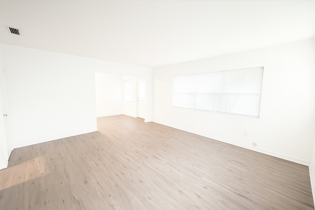 Building Photo - Charming Home for Rent in Murray Hill!