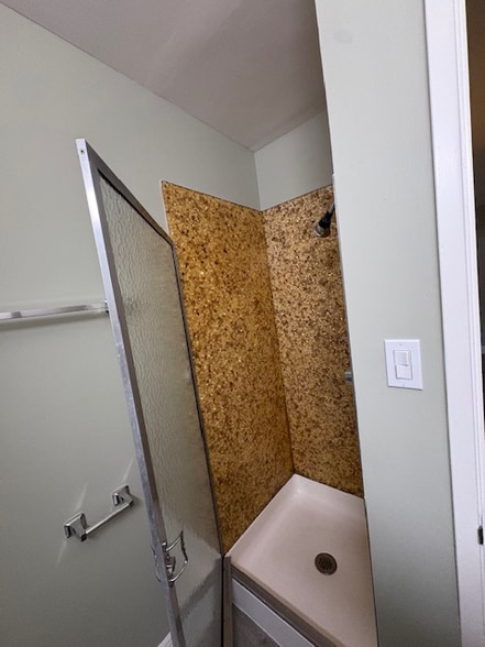 Building Photo - 5499 Claremont Ave