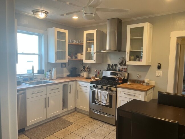 Kitchen (window) - 97 Bow St
