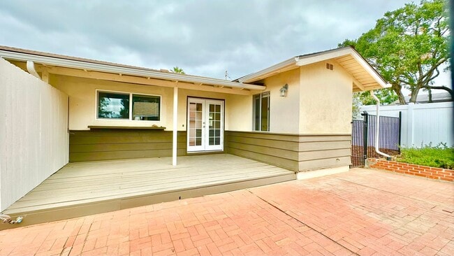 Primary Photo - Lovely & Freshly Updated, Remodeled, Paint...