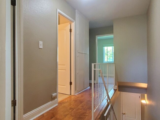 Building Photo - Spacious 2-Story Townhome, A/C, Remodeled ...