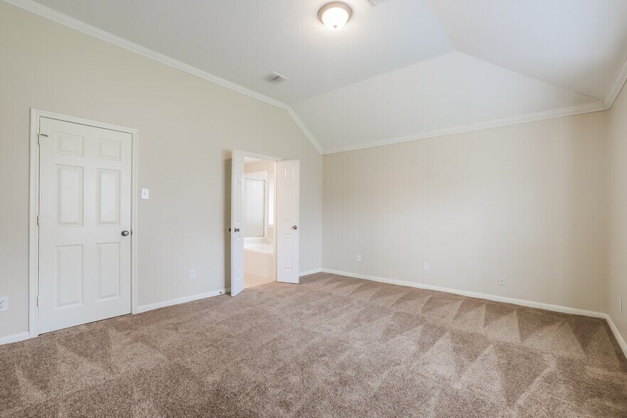 Building Photo - 2011 Pinecreek Pass Ln