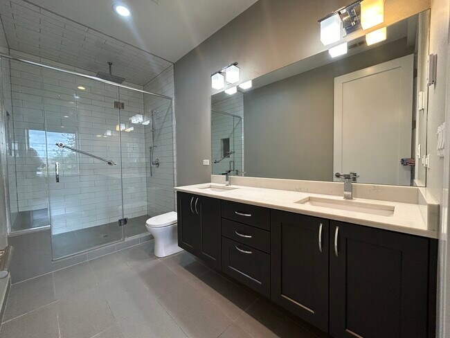 Building Photo - 2303 W Wilcox St