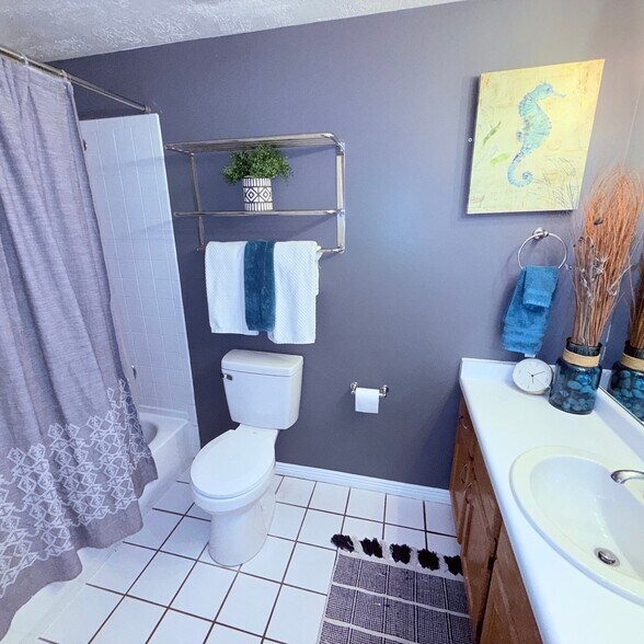 Building Photo - 886 Maple Crest Ct