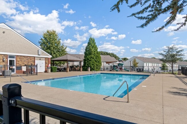 Building Photo - 1020 Somerset Springs Dr