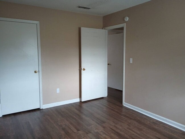 Building Photo - 5007B N. Moore Lane