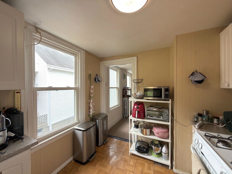 Building Photo - 19 Strathmore Rd