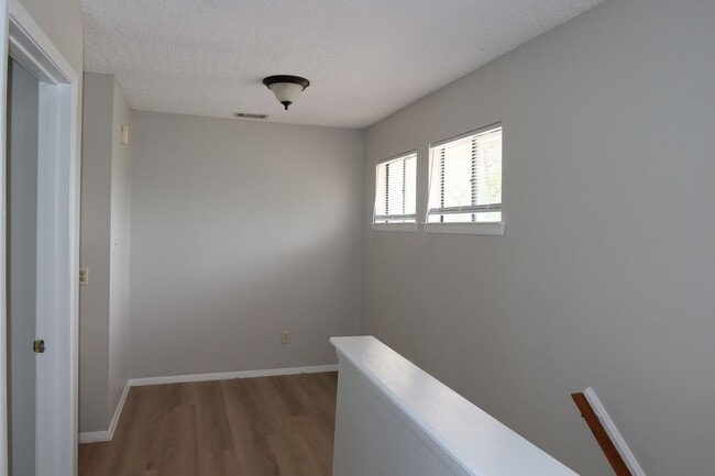 Building Photo - Putters Cove Duplex