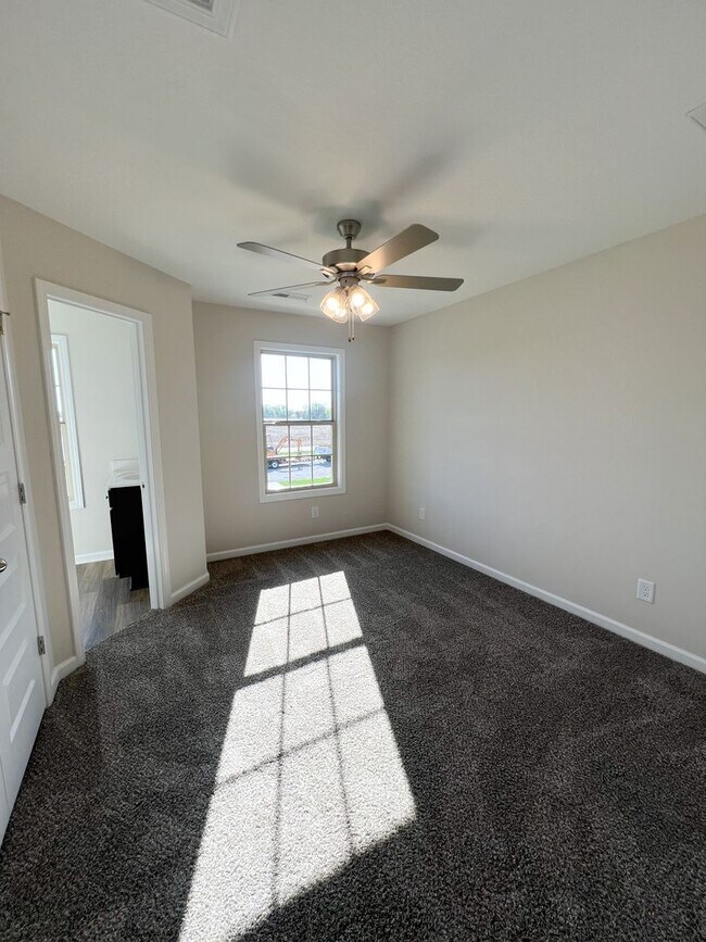Building Photo - 1130 Pembroke Oak Grove Rd