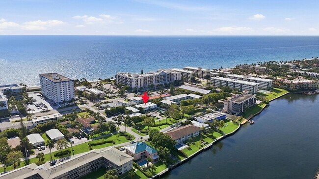 Building Photo - 842 SE 19th Ave