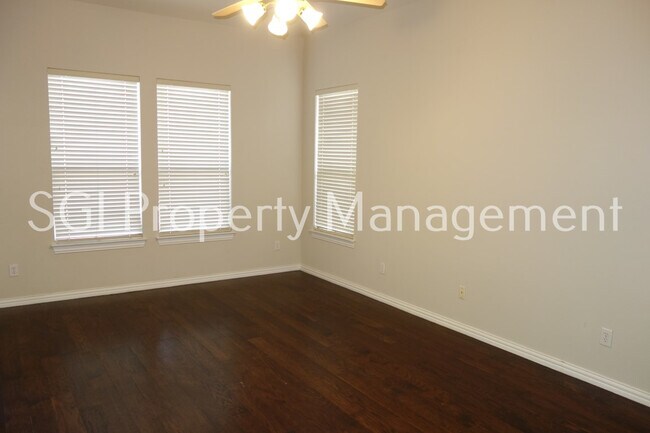 Building Photo - 6317 Day Spring Dr