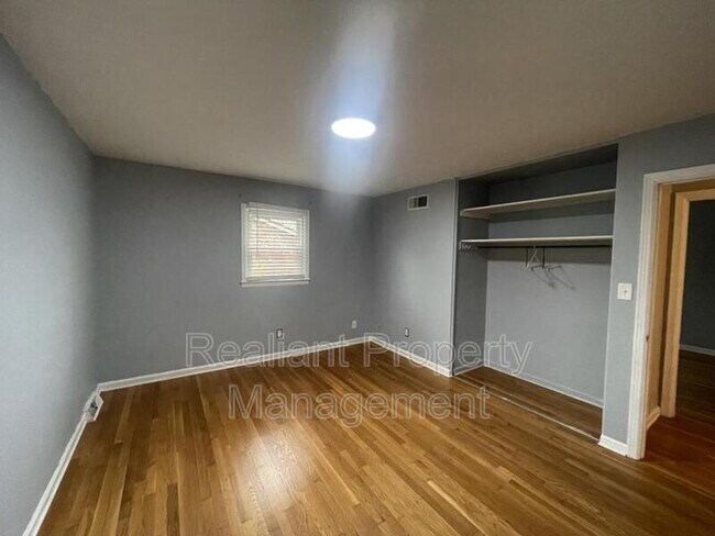 Building Photo - 1220 Gainesway Dr