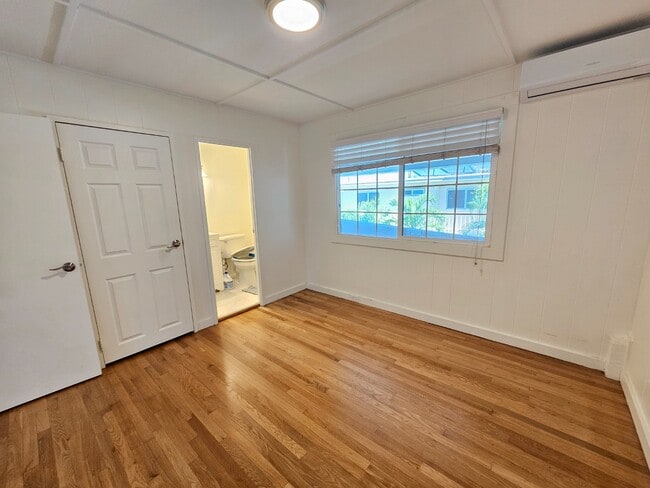 Building Photo - 3-Beds, 1.5-Bath Apartment with One tandem driveway parking space.