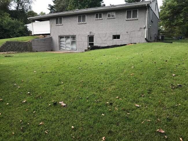 Building Photo - 18 Country Squire Ct