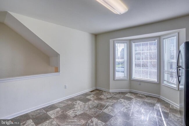 Building Photo - 327 Tribbitt St