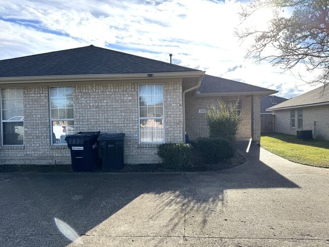 Building Photo - 2308 Antelope Ln