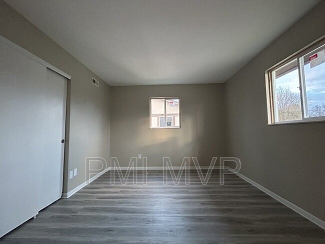 Building Photo - 840 Whitethorne Ave