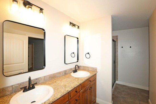 Building Photo - 8108 Knoxville Dr