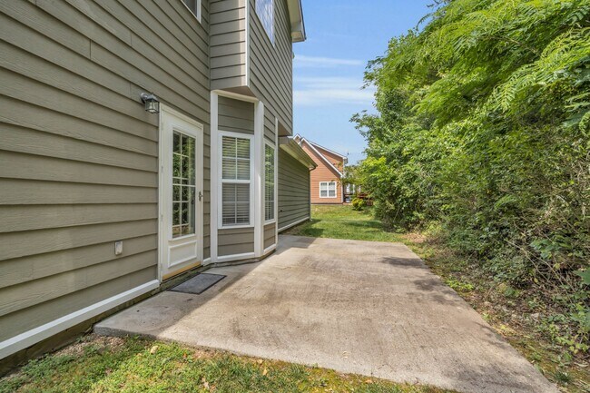 Building Photo - 5623 Crooked Creek Dr