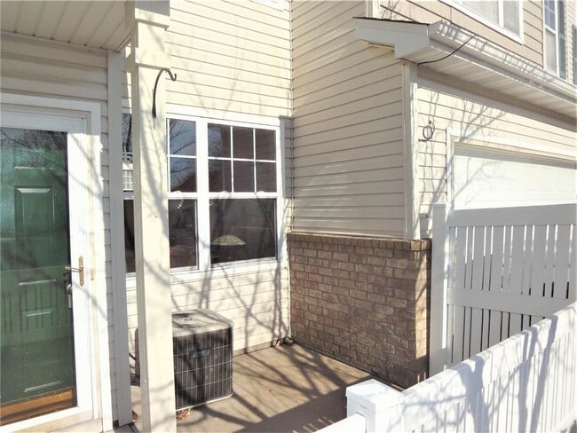 Building Photo - 9204 Holly Ln N