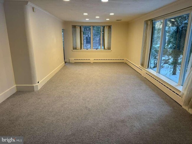 Building Photo - 8233 Fairview Rd