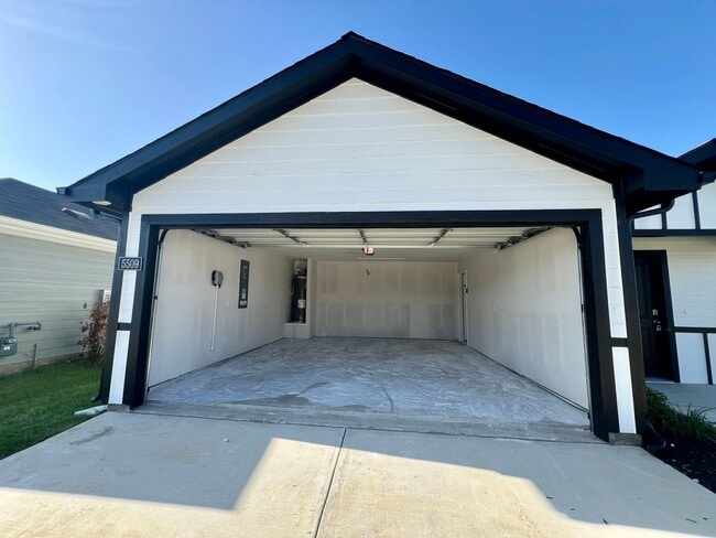 Building Photo - 5509 Rollins Dr