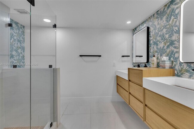 Building Photo - 2201 S Ocean Dr