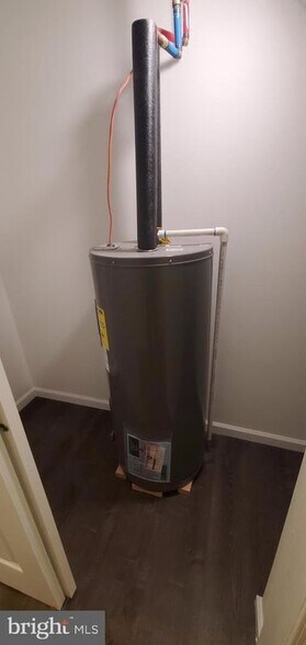 Building Photo - 1084 S Hanover St