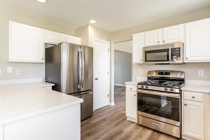 Building Photo - 4920 Alenja Ln