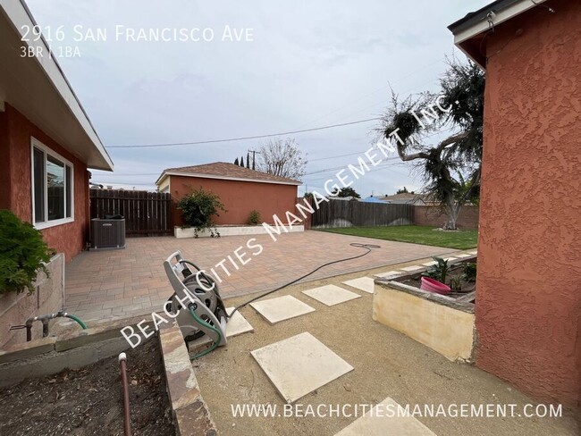 Building Photo - Charming 3 Bedroom House in Wrigley Area