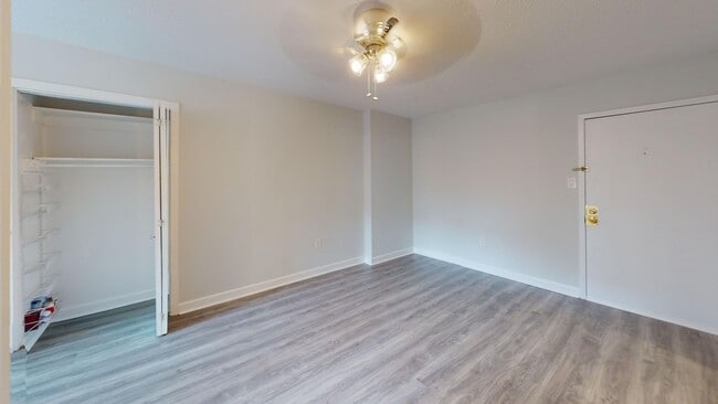 Building Photo - Incredible Location in Dupont Circle- Upda...