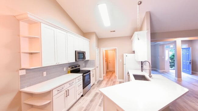 Building Photo - 14808 Bergerac Ct