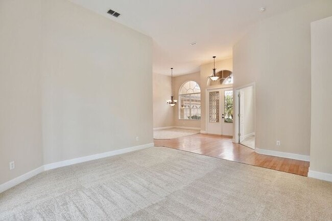 Building Photo - Stunning 4/3 Pool Home with a Bonus Room a...