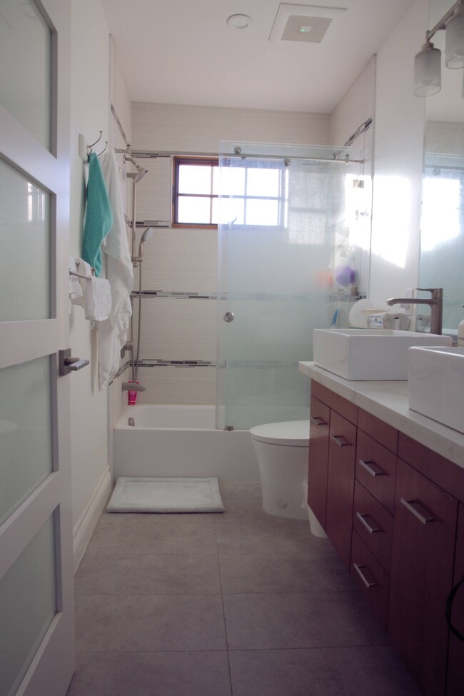 Building Photo - 1215 Altamead Dr