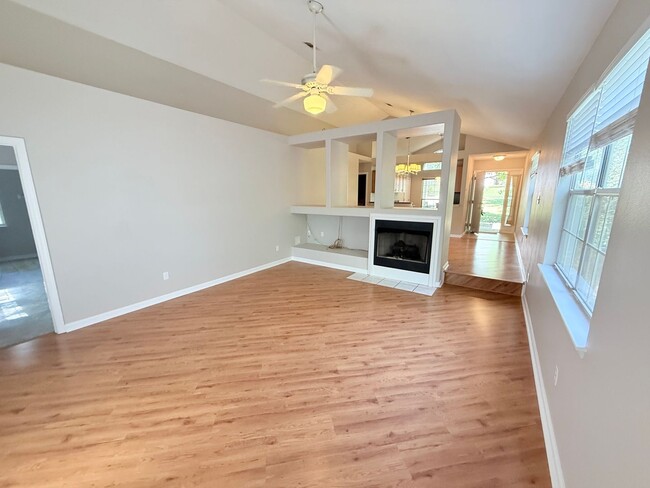 Building Photo - NE Tallahassee Home in Top School District
