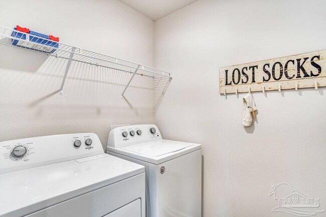 Building Photo - 909 Lovebird Ct