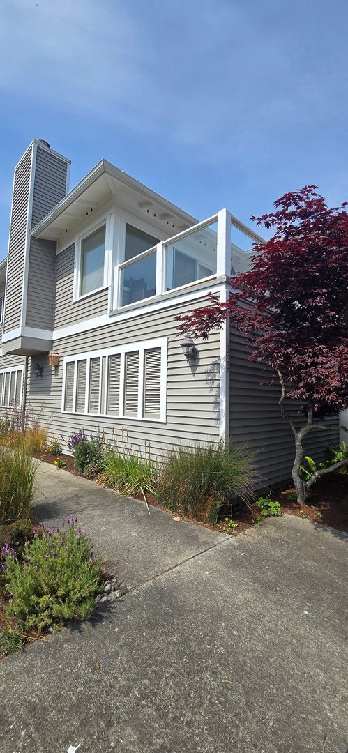 Building Photo - 229 East First St. #3, Port Angeles, WA 98...